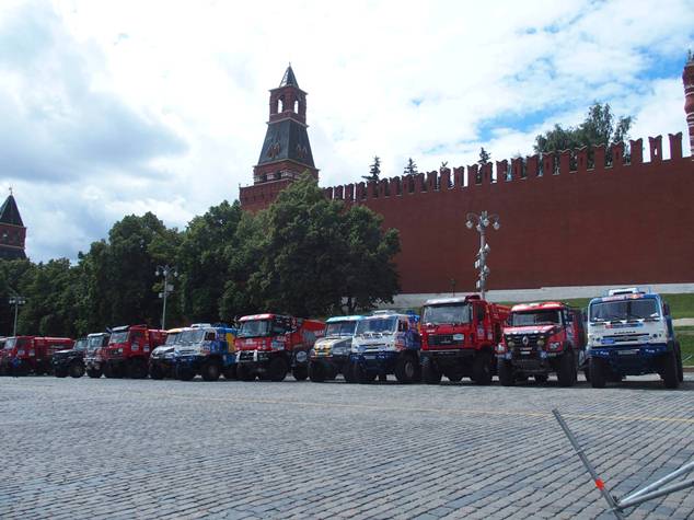 モスクワの赤の広場でスタートセレモニー