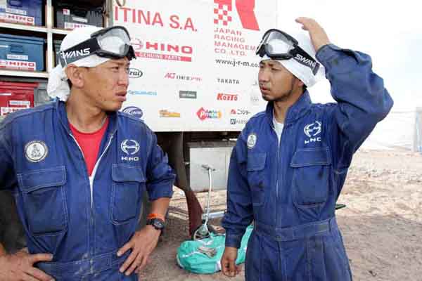 Nakano and Yamazaki mechanics discussing the service work.