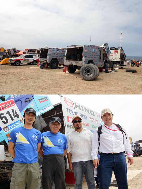 The bivouac in Antofagasta located on the coast. / The Hino distributors gathered to encourage the rally participants. 