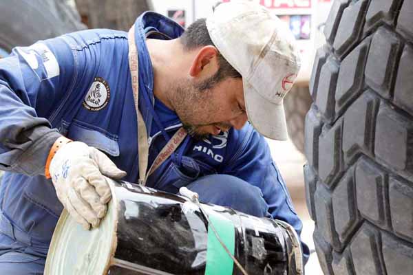 Monma mechanic checking the differential oil.