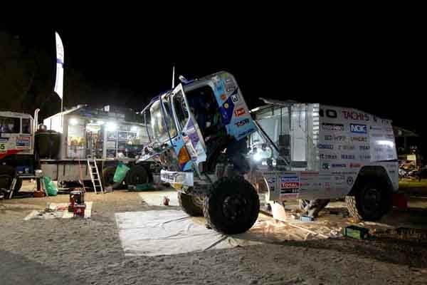 Car 2 replacing the transfer at the bivouac in La Serena.