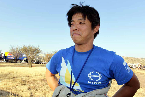 Hamura navigator shedding tears of mortification.
