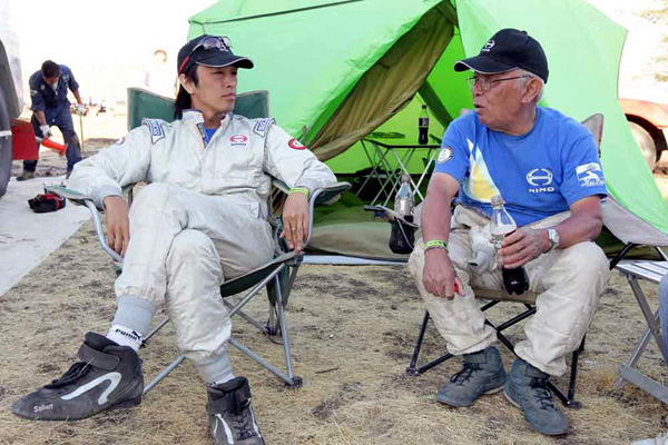 The Sugawara father and son discussing their strategies.