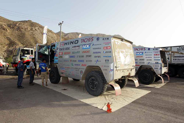 Car 2 arrived at the bivouac in San Juan which is surrounded by rocks.
