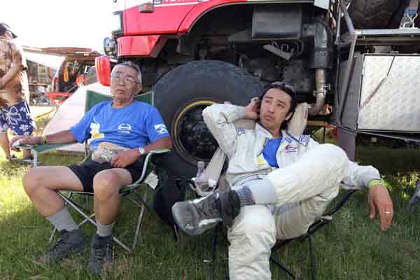 The Sugawara, father and son, getting a grip on themselves to be ready for the last course tomorrow.