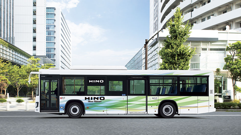 信頼のクリーンディーゼル 日野ブルーリボン 日野レインボー 日野自動車
