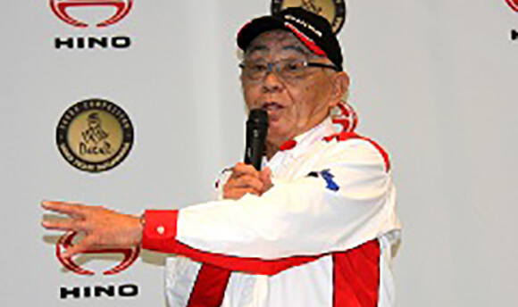 日野チームスガワラが、ダカールラリー２０１３「クラス４連覇」を報告