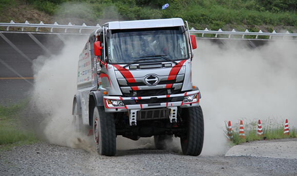 日野レンジャー２号車、茨城テストコースでシェイクダウンを実施！