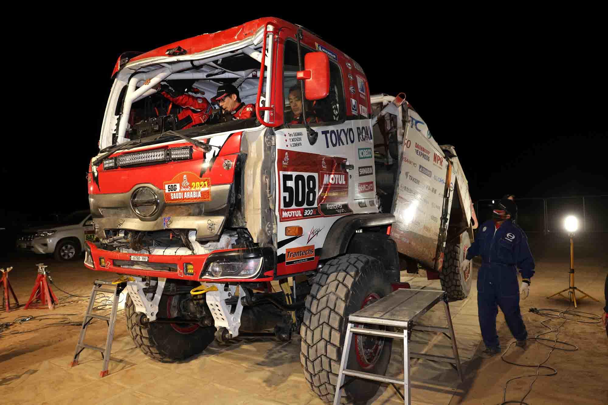 The team's HINO500 Series truck arrived at the bivouac at around 7:30
　1N9A4212.jpg