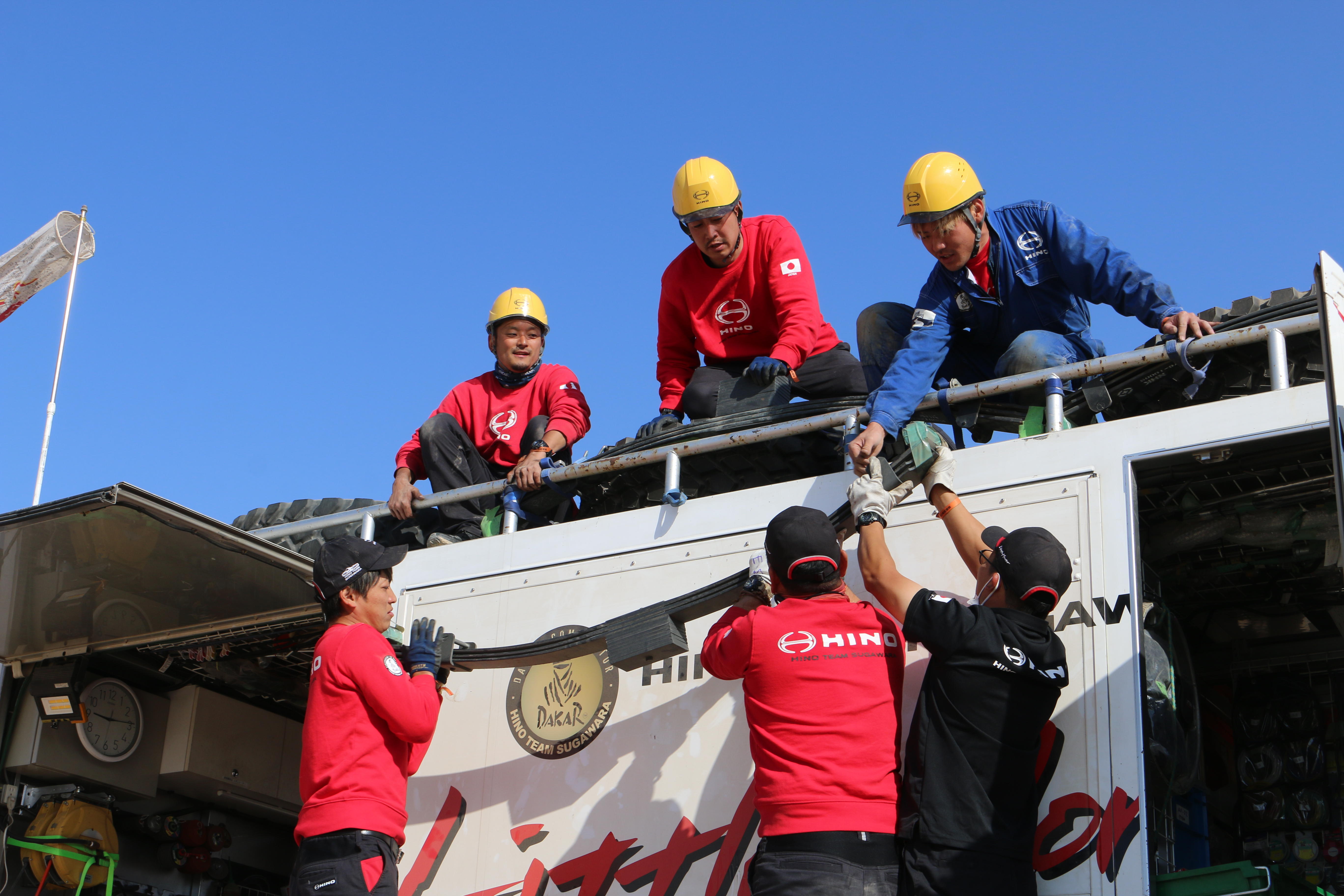 サポートカーからリーフスプリングを降ろすメンバー.JPG