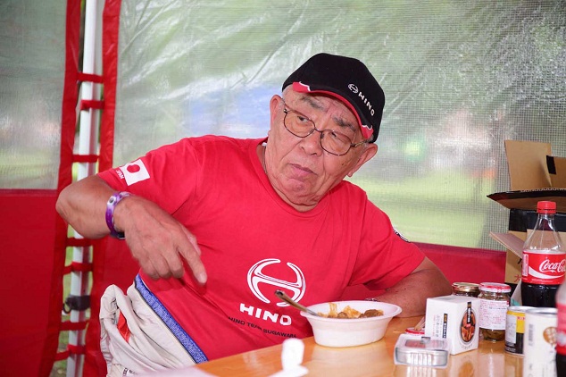 日本食のカレーライスで英気を養う菅原義正