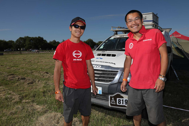 アシスタンスカーで移動してきた田中宏治と島崎耕平