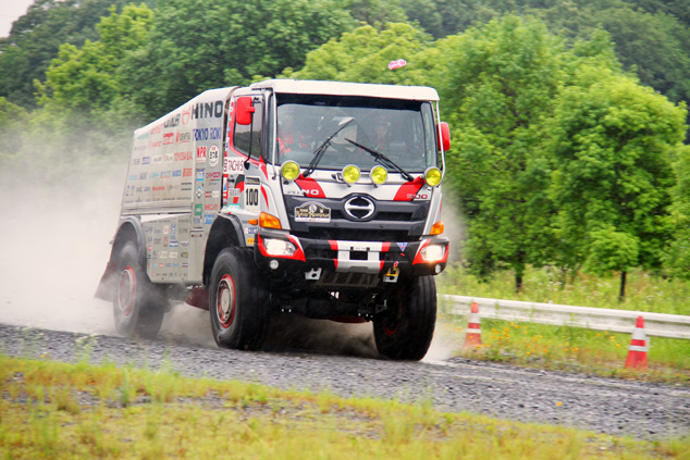 シェイクダウンを行う１号車