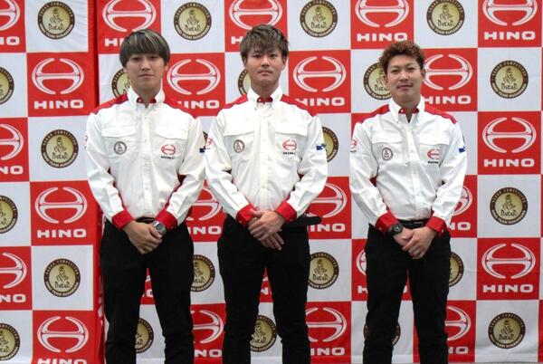 全国の販売会社から選出されたメカニック（左から田澤正和、今川博貴、菊池拓実）.jpg