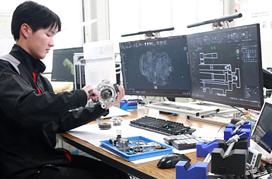 写真:技能五輪 機械製図CAD