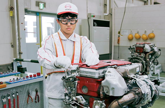 写真：自動車製造科の実習の様子2