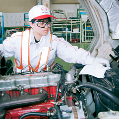 写真：トラック車両を使った実習の様子