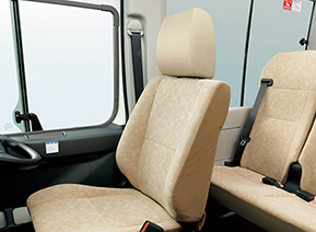 ●運転席リクライニング＆スライド機構●運転席ヘッドレスト（ビニールレザー）