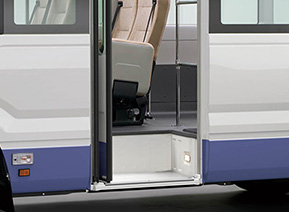 ●手動2枚折扉＆ワンステップ