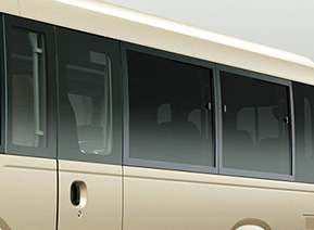 ●サイドウインド（引違式）濃色グレーガラス（ブラックサッシュ＆UVカット機能付）