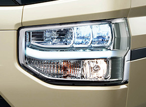 ●LEDヘッドランプ＆ハロゲンフォグランプ