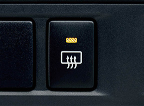 ●熱線ヒーター入りリヤウインド（タイマー付）