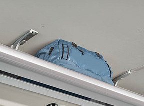 ●客席ルームラック（トレー式） ※運転席側のみ。