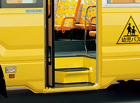 ●手動2枚折扉＆段下げツーステップ