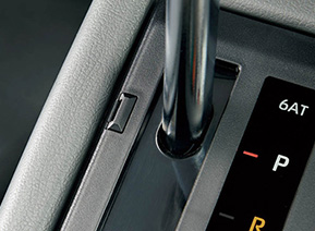 ●Pレンジロックシステム※旅客運送事業用自動車での登録を考慮して、自動2枚折扉車にPレンジロックシステムをオプション設定しています。