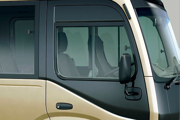 フロントドア運転席側