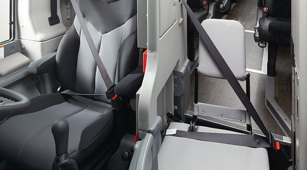 ELR付3点式シートベルト（運転席＆ガイド席）（運転席はプリテンショナー機構付）